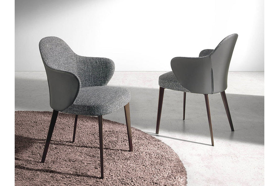 Kortárs stílusú, szürke szövettel és műbőrrel kárpitozott, acél szerkezetű, dizájn étkezőszék.