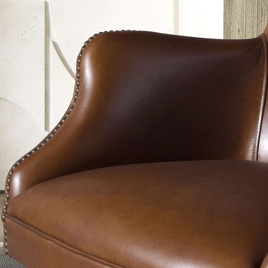 Maverick bőrfotel részlet valódi marhabőr kárpitozással és szegecseléssel