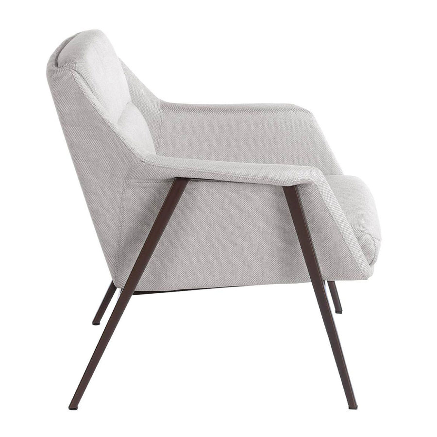 Angel Cerdá törtfehér kárpitozott fotel profil nézet barna vázzal