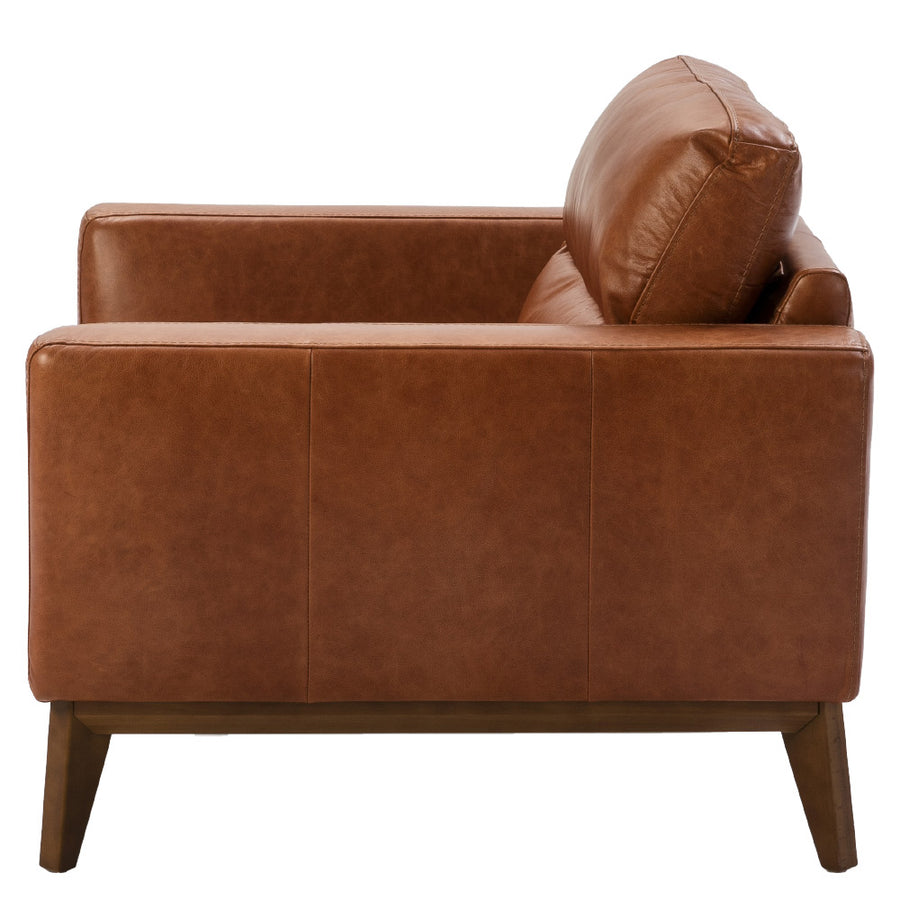 Kortárs stílusú, dohánybarna bőrrel kárpitozott, dizájn fotel diófa lábakkal.