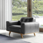 Angel Cerdá fekete bőr fotel modern enteriőrben