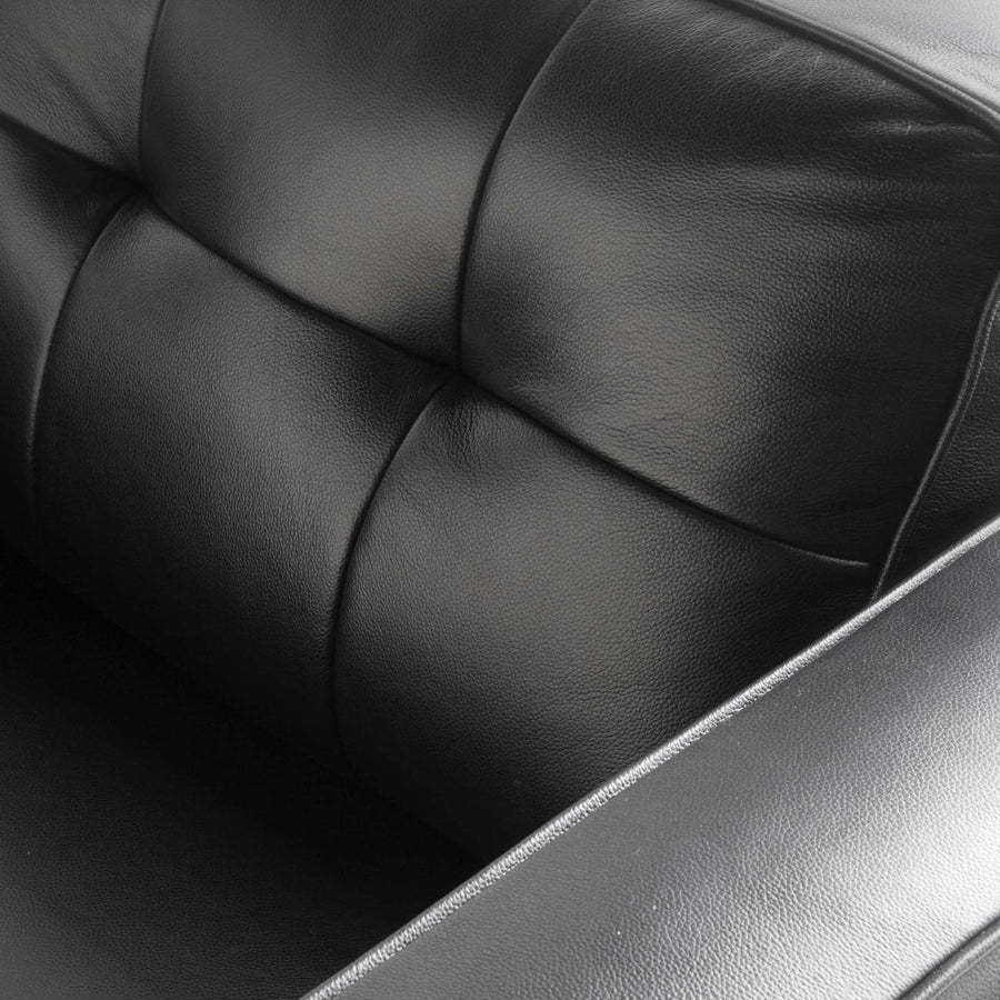 Angel Cerdá bőr fotel részlet steppelt háttámlával