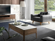 Angel Cerdá kortárs fekete fotel nappali környezetben