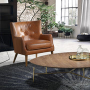 Kortárs stílusú, whiskey-barna bőrrel kárpitozott, dizájn fotel, kőrisfa lábakkal
