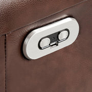 Angel Cerdá elektromos bőrfotel USB csatlakozó részlet, és a motoros funkciókat vezérlő gombok