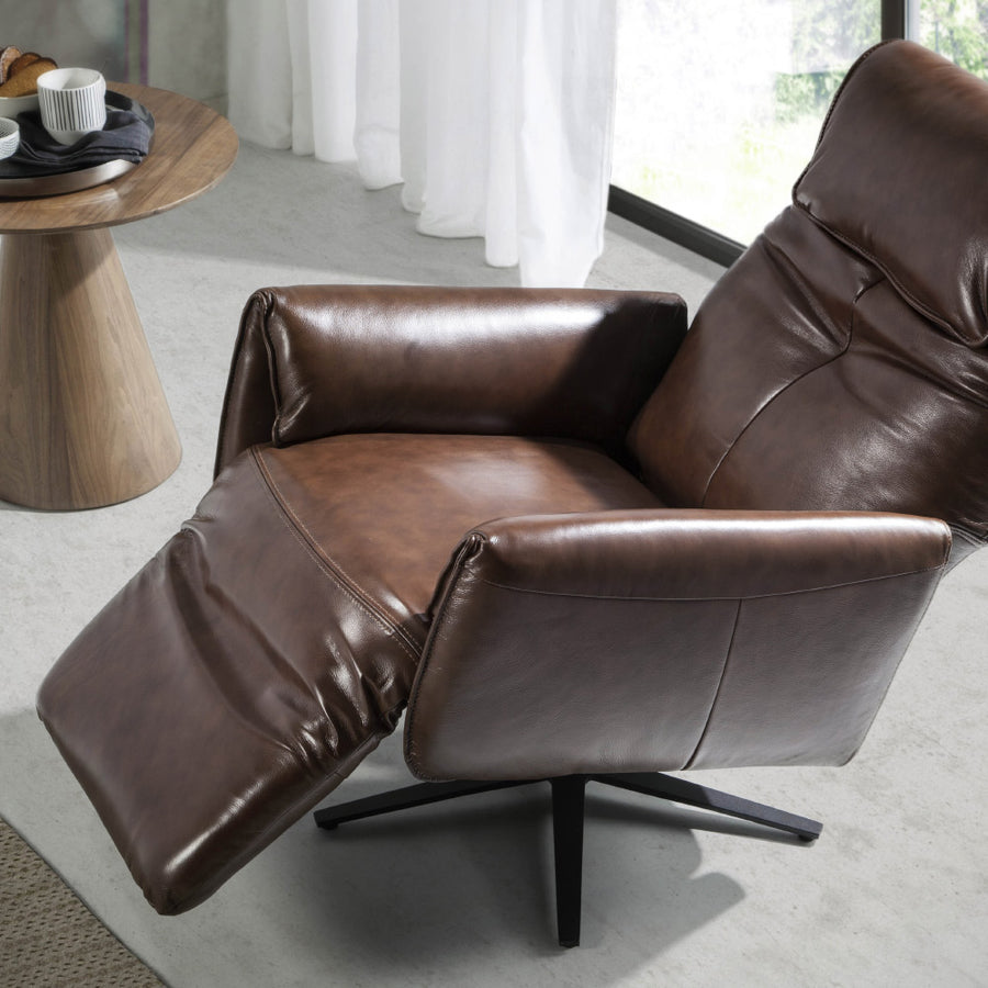 Kortárs stílusú, dohánybarna színű bőrrel kárpitozott, dizájn, forgó pihenőfotel.