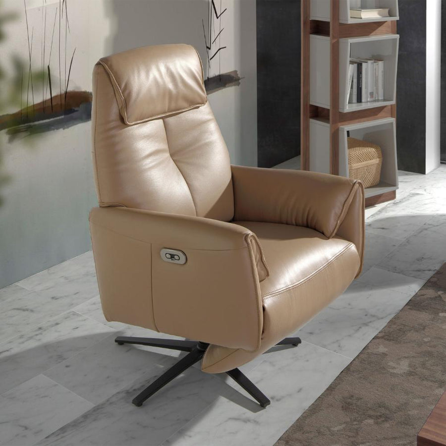 Angel Cerdá motoros relax fotel modern nappali enteriőrben