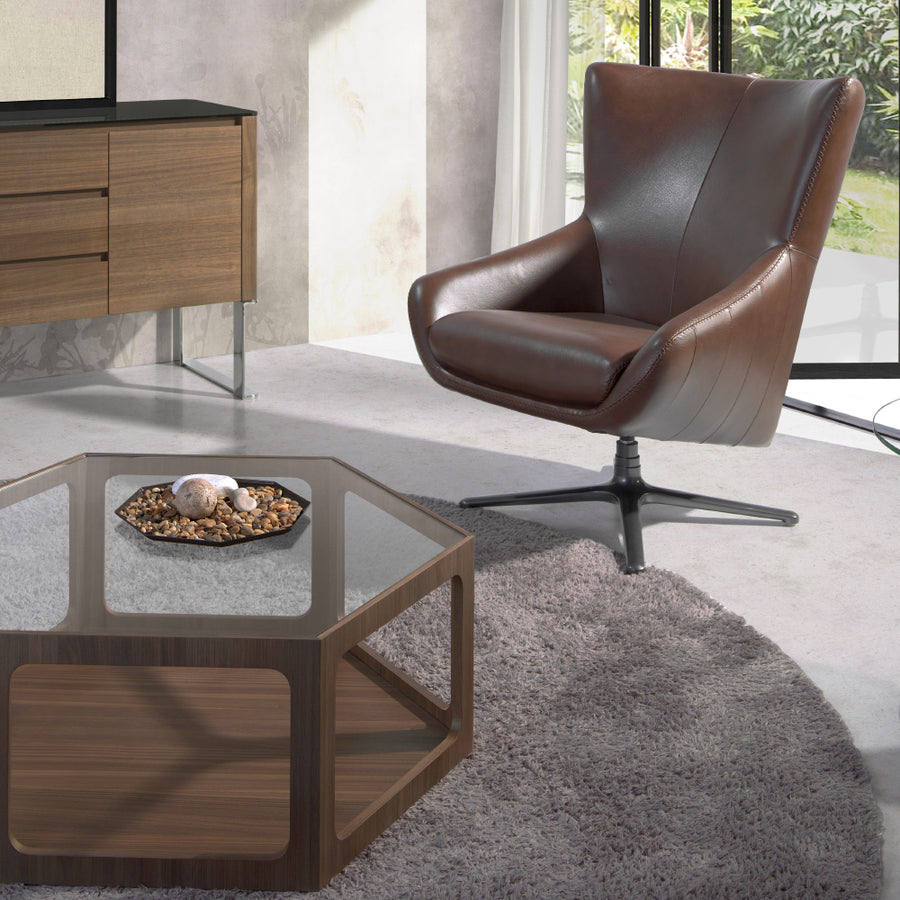 Kortárs stílusú, konyakbarna színű bőrrel kárpitozott, dizájn pihenőfotel acéllábakkal.