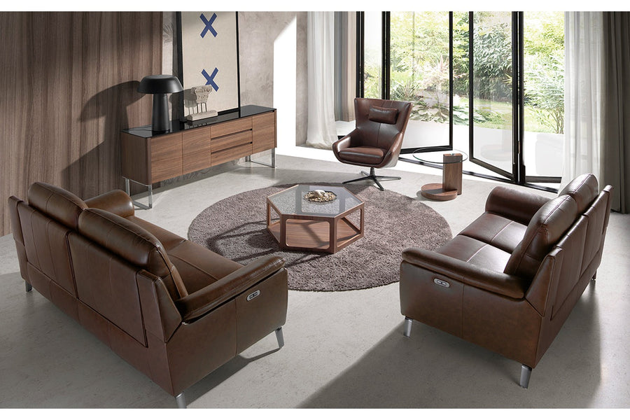 Kortárs stílusú, konyakbarna színű bőrrel kárpitozott, dizájn pihenőfotel acéllábakkal.