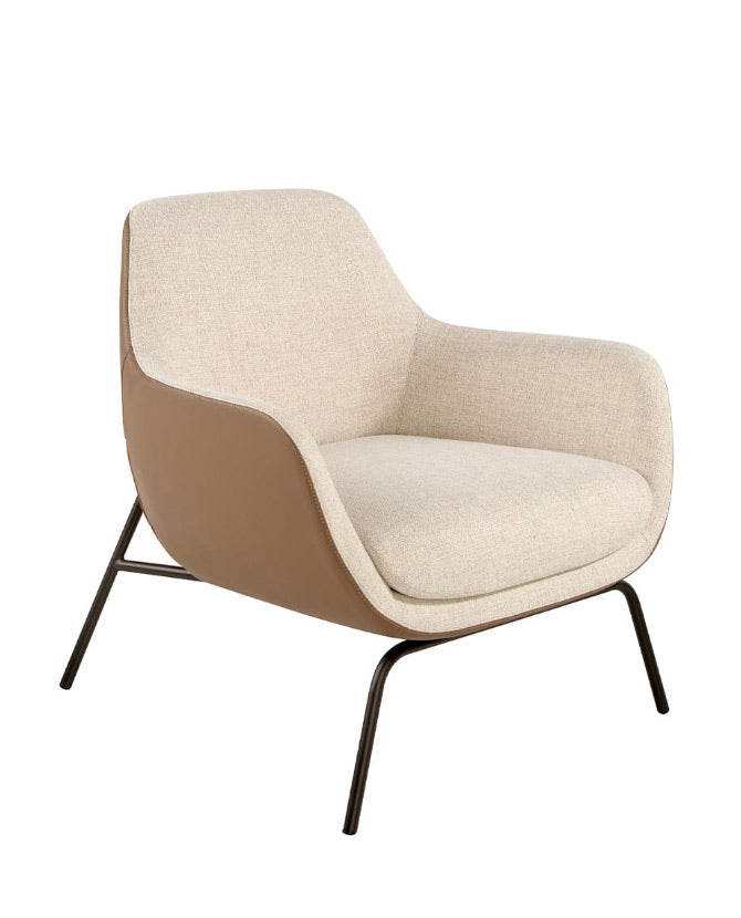 Kortárs stílusú, homokszínű szövettel és barna színű műbőrrel kárpitozott dizájn fotel.