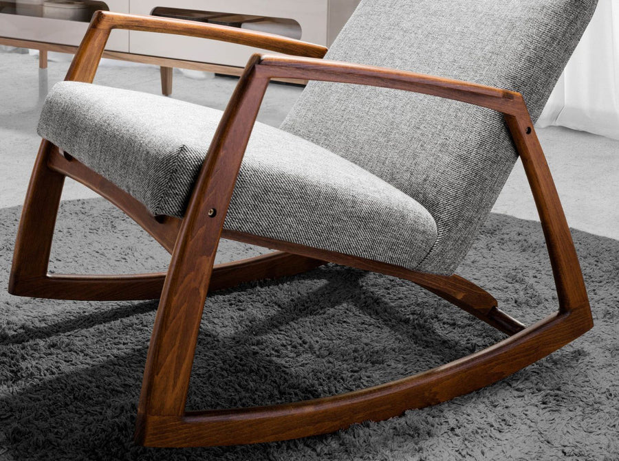 Angel Cerdá szürke design hintaszék részlet fa szerkezettel