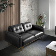 Kortárs stílusú, fekete színű bőrrel kárpitozott, fenyőfaszerkezetes, dizájn kanapé.