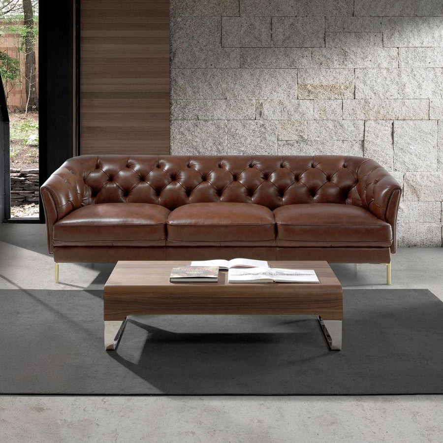 Angel Cerdá modern Chesterfield bőr kanapé nappali enteriőrben