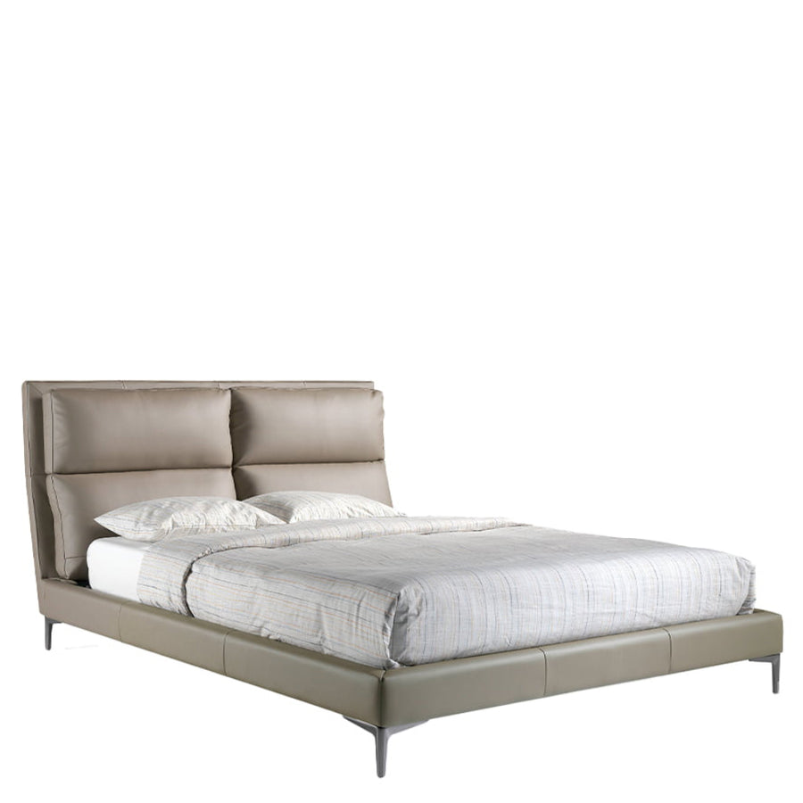 Kortárs stílusú, fenyőfavázas, taupe színű műbőrrel kárpitozott dizájn franciágy.