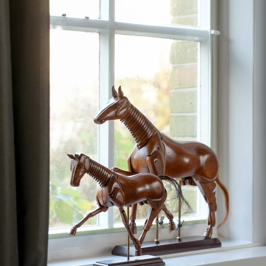 Mozgatható fa lómodell replika 23 cm