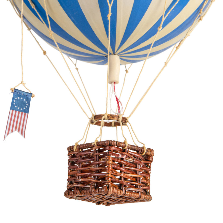 Vintage stílusú, függeszthető kialakítású, kék-bézs színű dekorációs hőlégballon