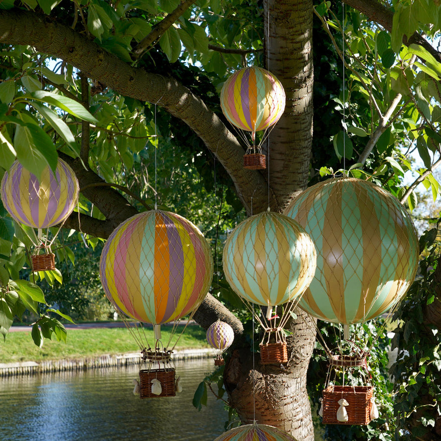 Vintage stílusú, függeszthető, pasztell szivárványszínű dekorációs hőlégballon
