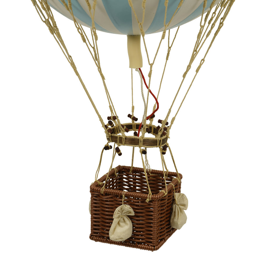 Vintage stílusú, függeszthető kialakítású, világoskék-fehér színű dekorációs hőlégballon