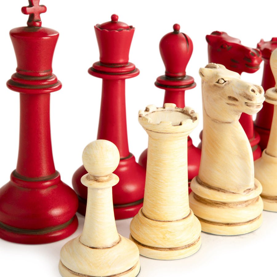 32 darabos, vintage stílusú, műanyagból készült, vörös és elefántcsontszínű, Staunton sakkfigura készlet replika.