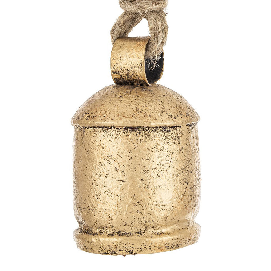 Aranyszínű karácsonyi fémharang részletfotó – texturált, patinás felület közelről