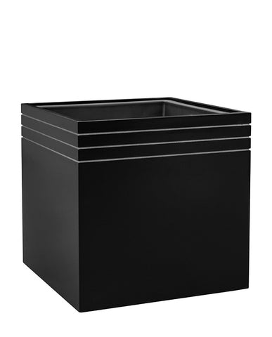 Fekete színű, PVC-ből készült, kocka alakú design kaspó