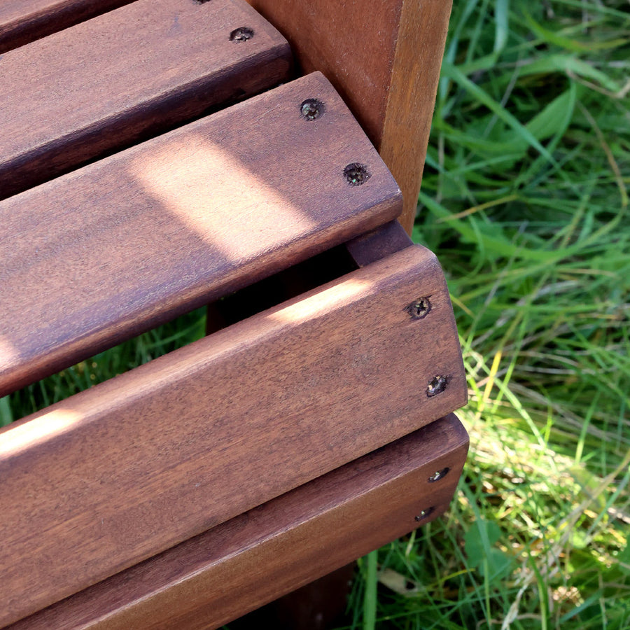 Nyárfából készült, natúr színű, olajozott felületkezelésű, összecsukható kerti pihenőszék