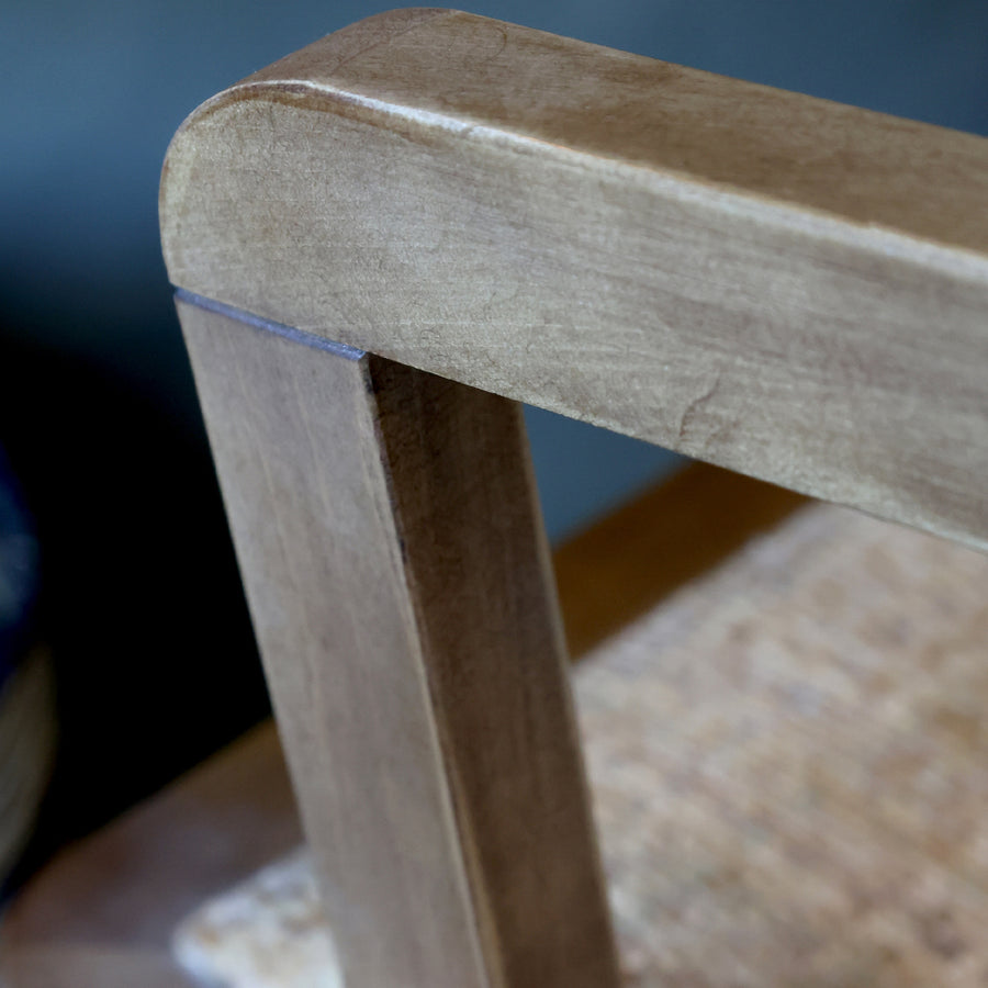 Nyírfából és rattanból készült, vintage stílusú, natúr irodai forgószék.