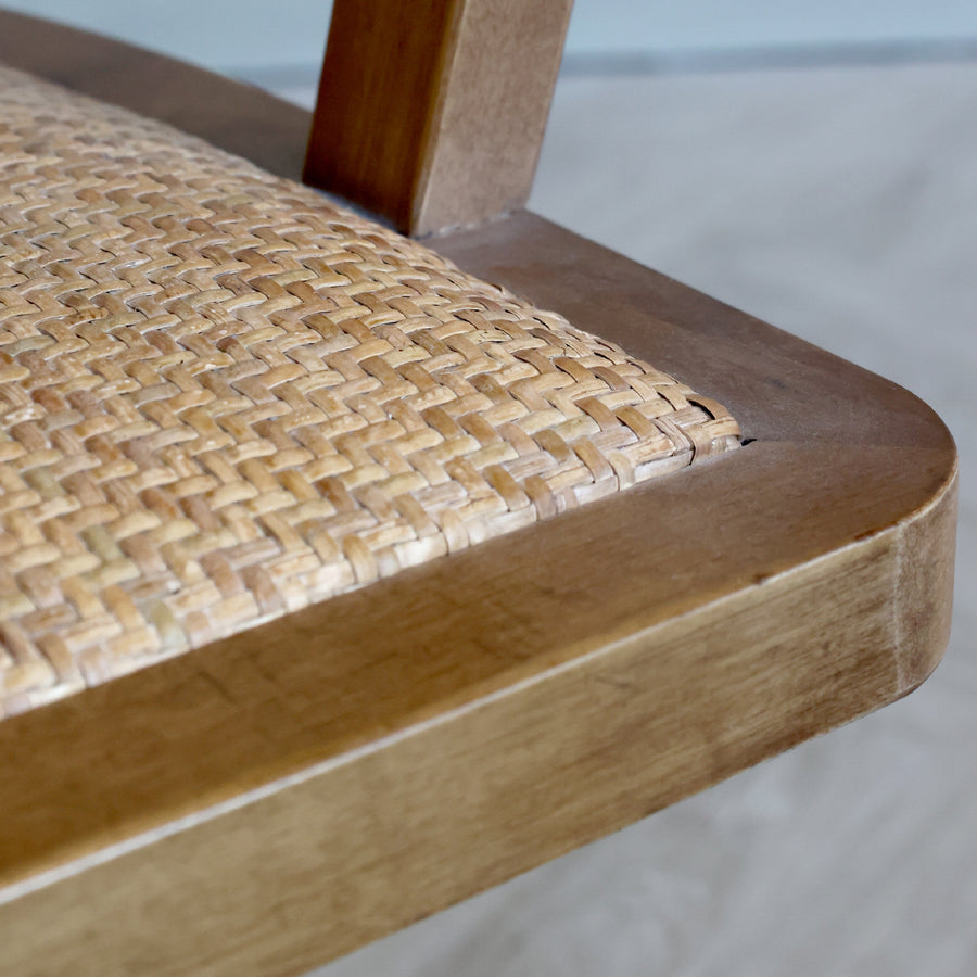 Nyírfából és rattanból készült, vintage stílusú, natúr irodai forgószék.