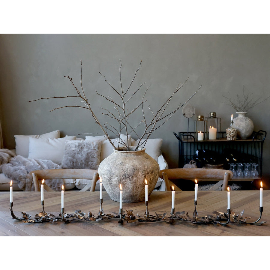 Vintage stílusú, 120 cm hosszú, antikolt felületű, antik rézszínű gyertyatartó.