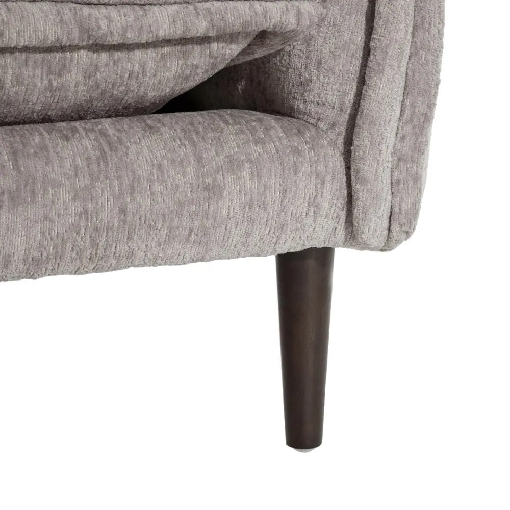A kortárs stílusú, formatervezett kanapé láb részlete.