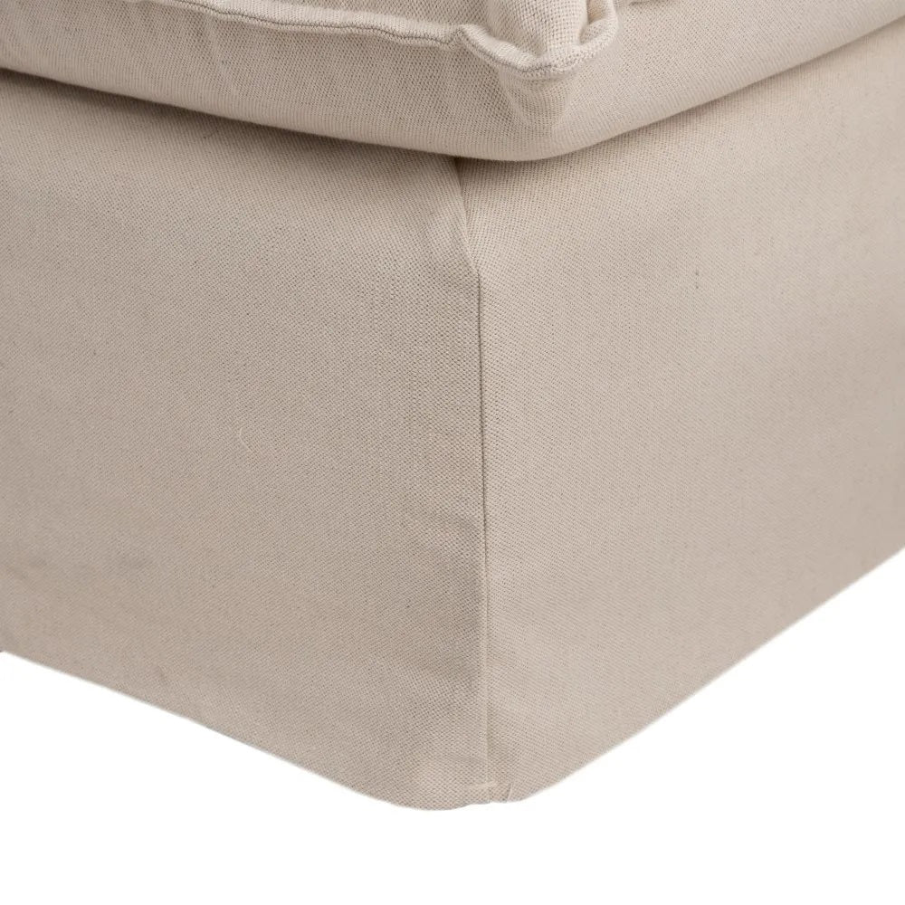 A modern, pamutvászon kanapé szoknya részlete.