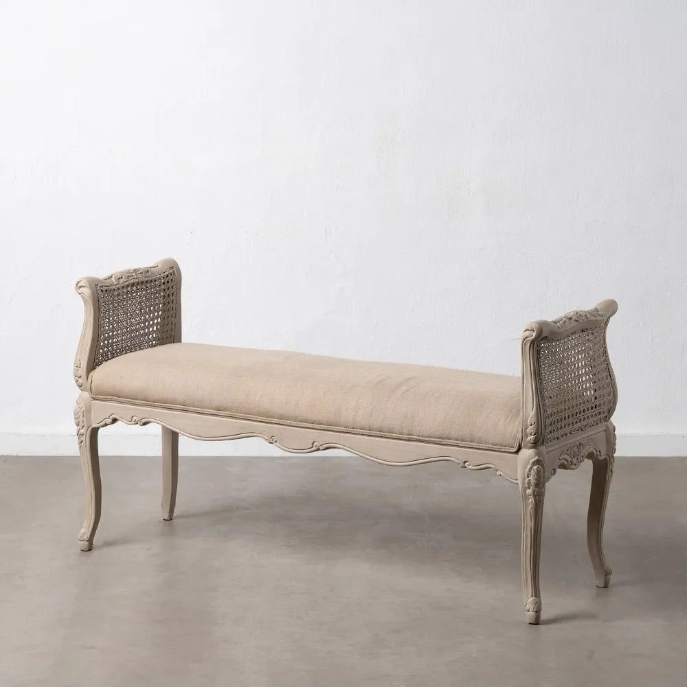 Klasszikus stílusú, magófából készült ülőpad elegáns bézs színű kárpitozással.