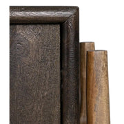 A kortárs stílusú mangófa komódszekrény részlete.