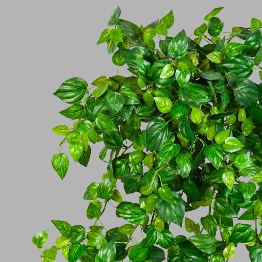 Élethű megjelenésű, 50 cm hosszú, zöld színű aprólevelű filodendron csüngő műnövény