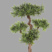 Élethű megjelenésű, mű kőtiszafa, fekete színű műanyag cserépben.