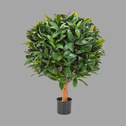 UV-álló, gömb alakú, mű babérfa fekete, műanyag cserépben.