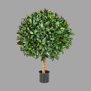 UV-álló, gömb alakú, mű babérfa fekete, műanyag cserépben.