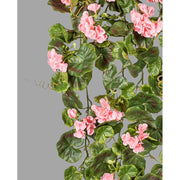 Élethű megjelenésű, UV-álló, dús levélzettel rendelkező, mesterséges muskátli csüngő