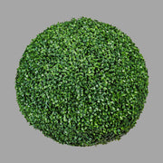 Élethű megjelenésű, nagyméretű, UV-álló, dekorációs bukszus gömb.