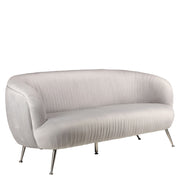 Skandináv stílusú, halványszürke színű bársonnyal kárpitozott kanapé, ezüstszínű fém lábakkal