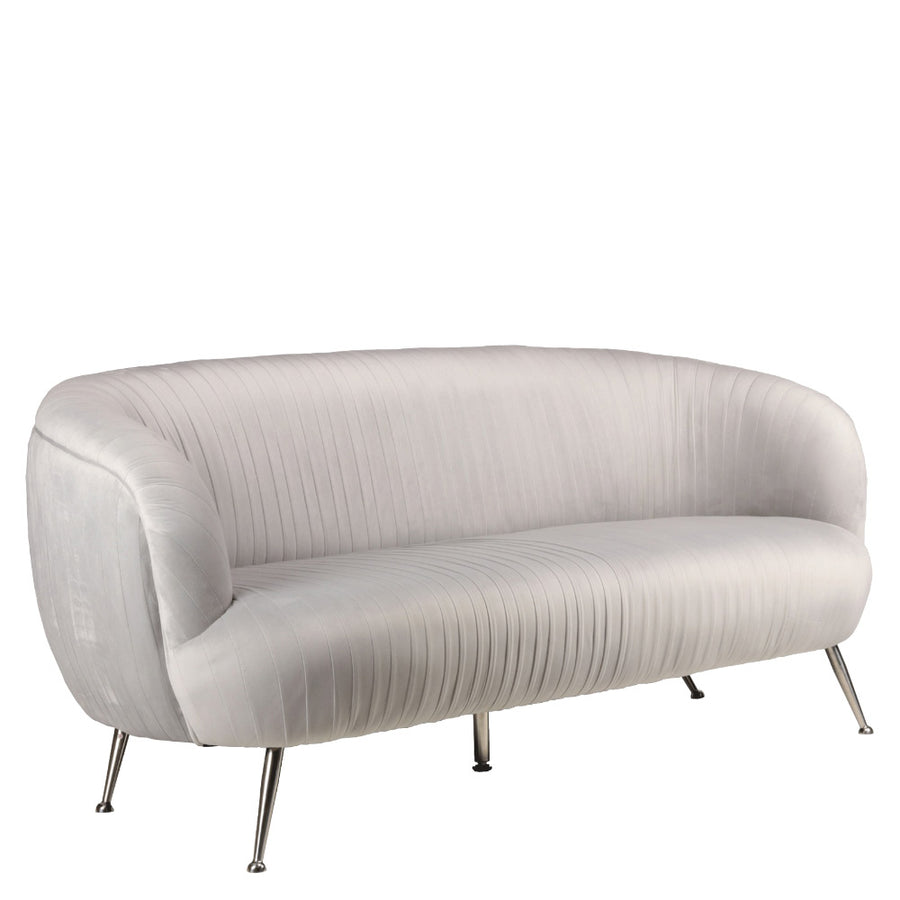 Skandináv stílusú, halványszürke színű bársonnyal kárpitozott kanapé, ezüstszínű fém lábakkal