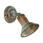 Vintage stílusú, réz spot lámpa egy foglalattal.