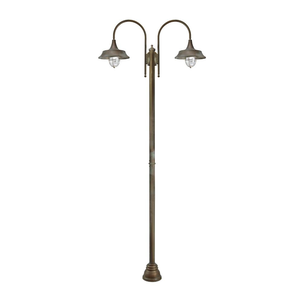 Atelier vintage két lámpás réz kültéri kandeláber 270 cm magas kivitelben, ívelt lámpakarokkal