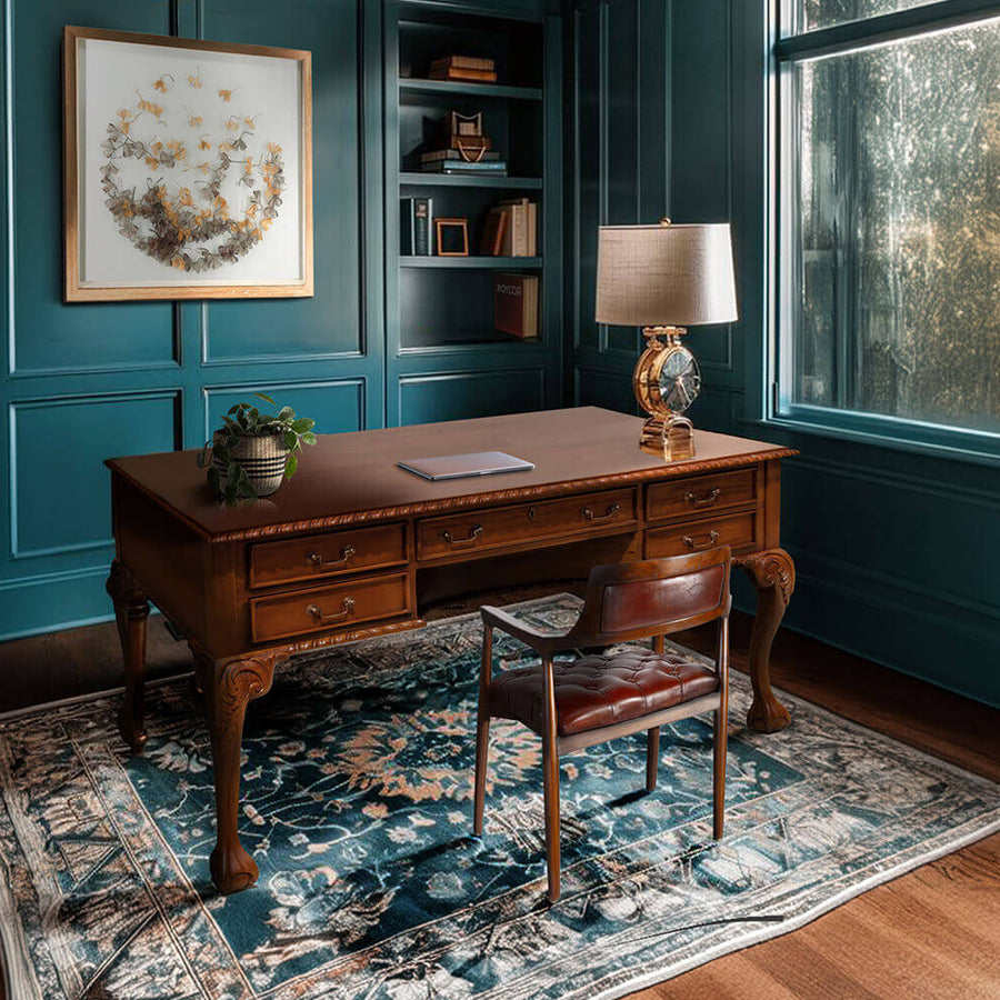 Klasszikus stílusú, mahagónifából készült Chippendale stílusú kézműves íróasztal