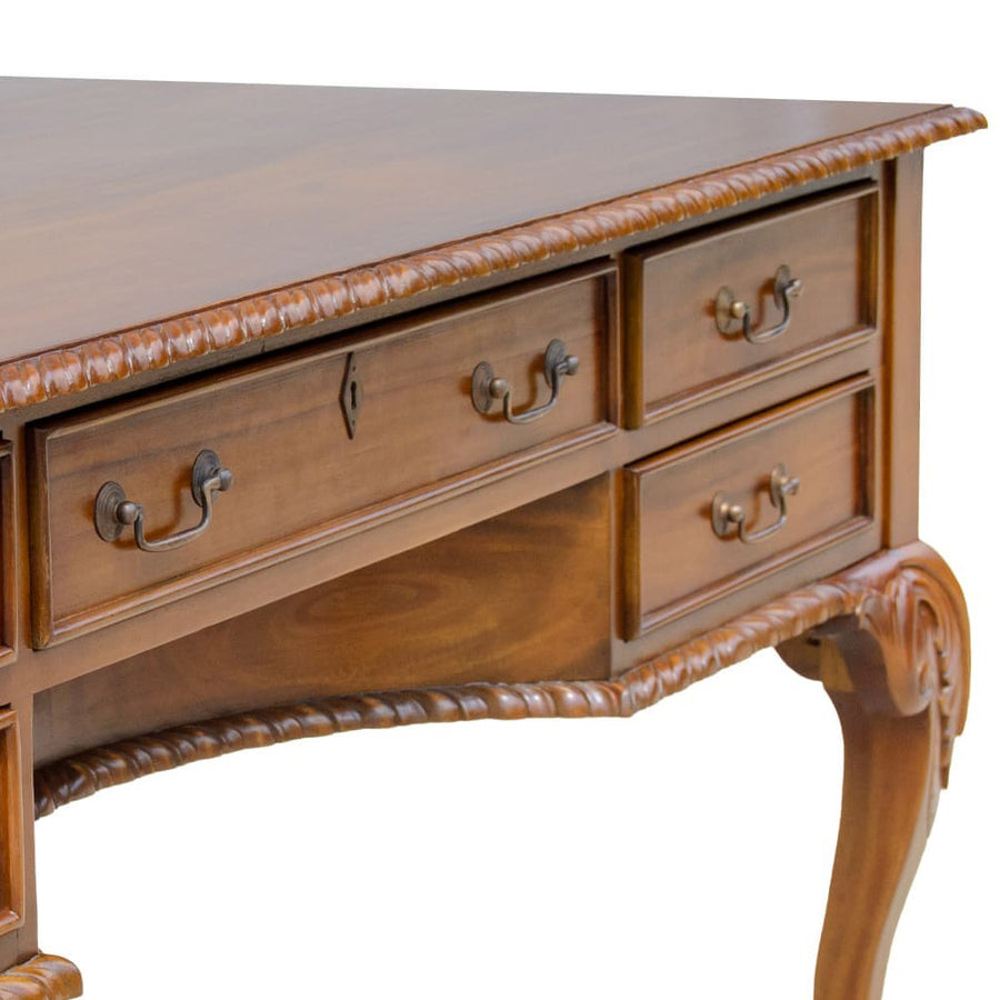 Klasszikus stílusú, mahagónifából készült Chippendale stílusú kézműves íróasztal