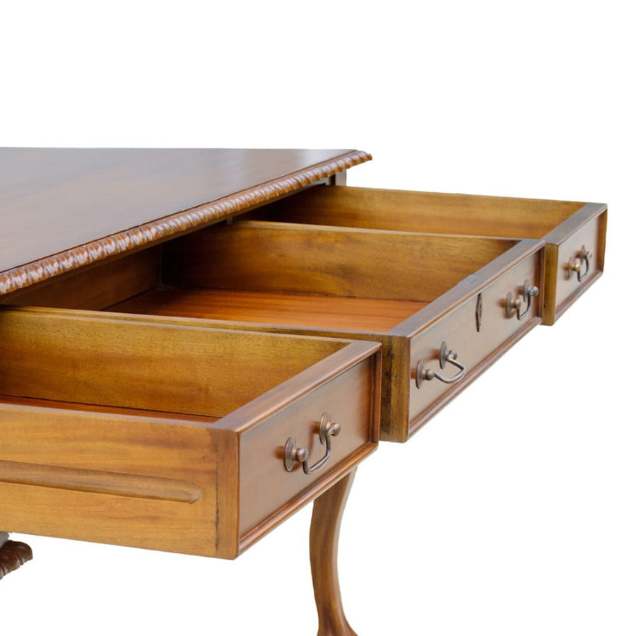 Klasszikus stílusú, mahagónifából készült Chippendale stílusú kézműves íróasztal