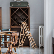 Loft stílusú, mindifából készült moduláris polcrendszer borszekrény eleme.