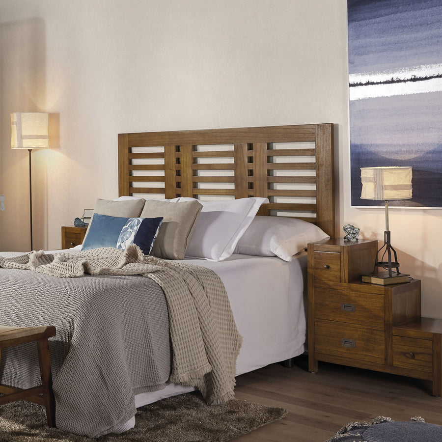 Loft stílusú, tömör mindifából készült, lécezett kivitelezésű, ágyvég.