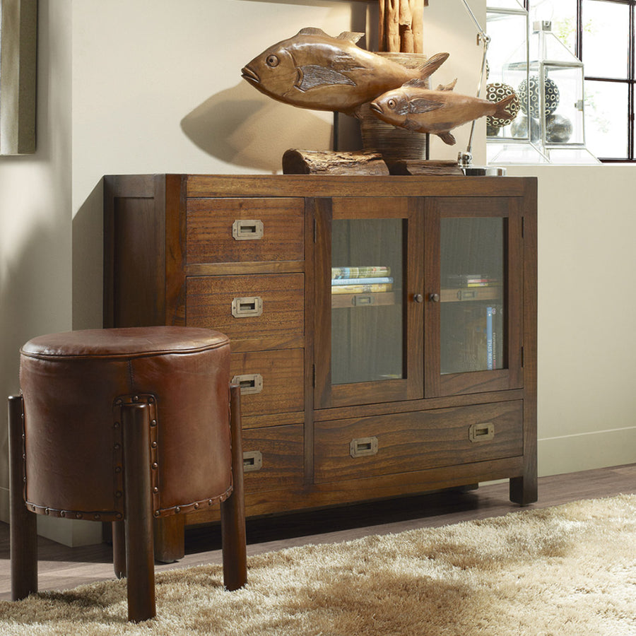 Loft stílusú, mindifából készült, nagyméretű konzolszekrény fiókokkal és vitrines résszel.