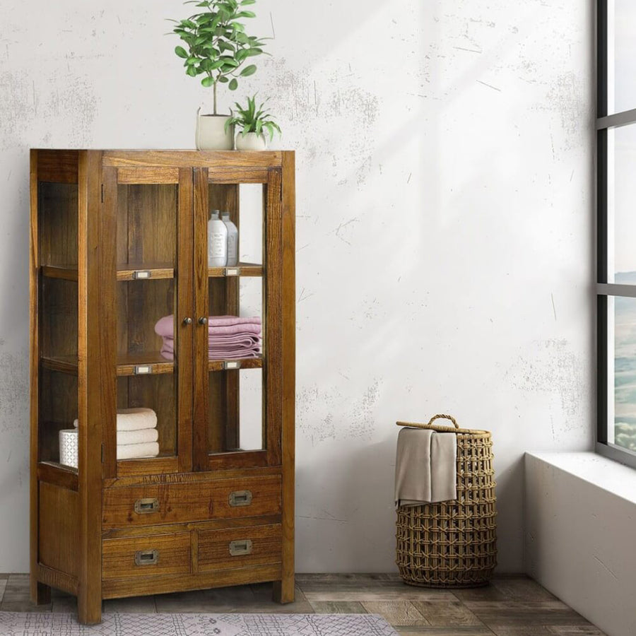 Loft stílusú, mindifából készült, üvegajtós vitrines szekrény